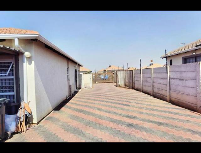 3 BEDROOM PROPERTY TO RENT IN THE ORCHARDS